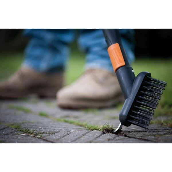 Fiskars QuikFit Fugenbürste 4 Fiskars QuikFit Fugenbürste – Bild 2