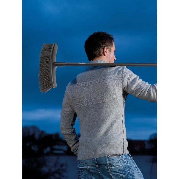 Fiskars Solid Allzweckbesen M 7 Fiskars Solid Allzweckbesen M – Bild 5