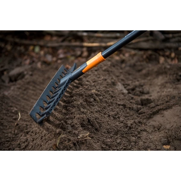 Fiskars Solid Universal-Gartenrechen 4 Fiskars Solid Universal-Gartenrechen – Bild 2