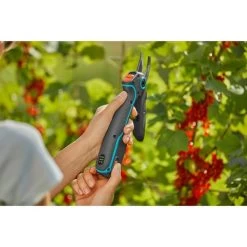 GARDENA Akku-unterstützte Gartenschere AssistCut 14 GARDENA Akku-unterstützte Gartenschere AssistCut -Gartenwerkzeuge Geschäft GARDENA Akku unterst tzte Gartenschere AssistCut@@1806140 4