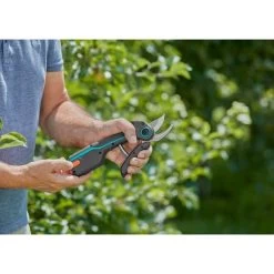 GARDENA Akku-unterstützte Gartenschere AssistCut 16 GARDENA Akku-unterstützte Gartenschere AssistCut -Gartenwerkzeuge Geschäft GARDENA Akku unterst tzte Gartenschere AssistCut@@1806140 6